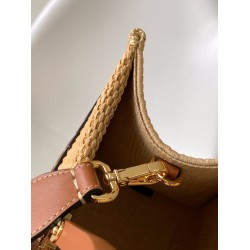 Fendi Sunshine Medium Tote Bag in Natural Straw FBS24415